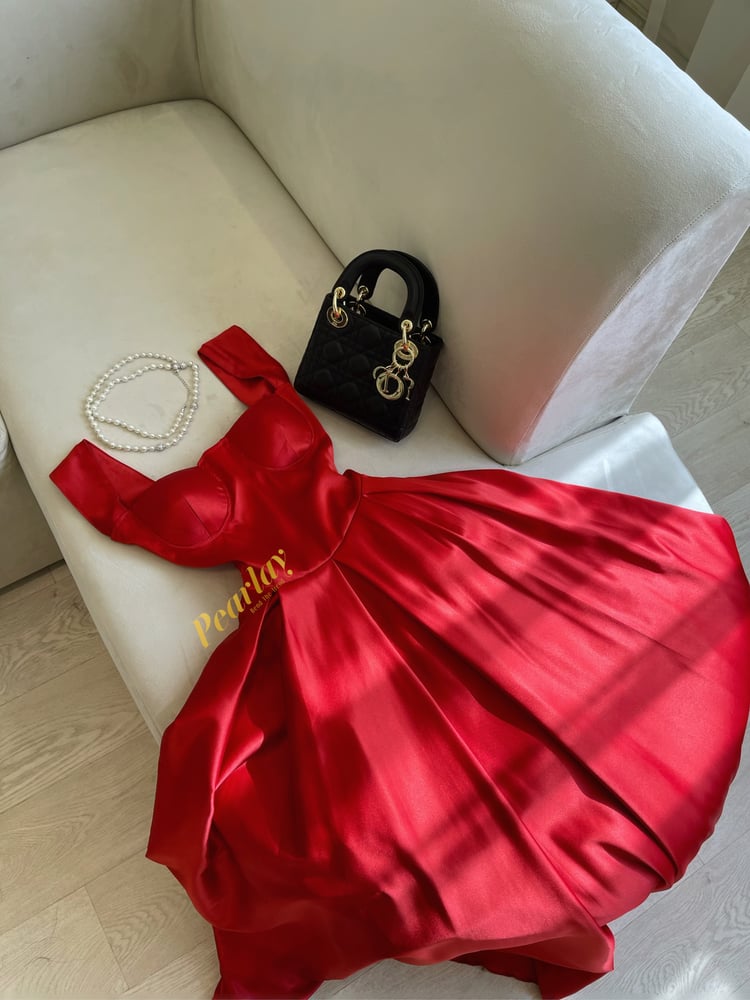Classy vintage black dress
