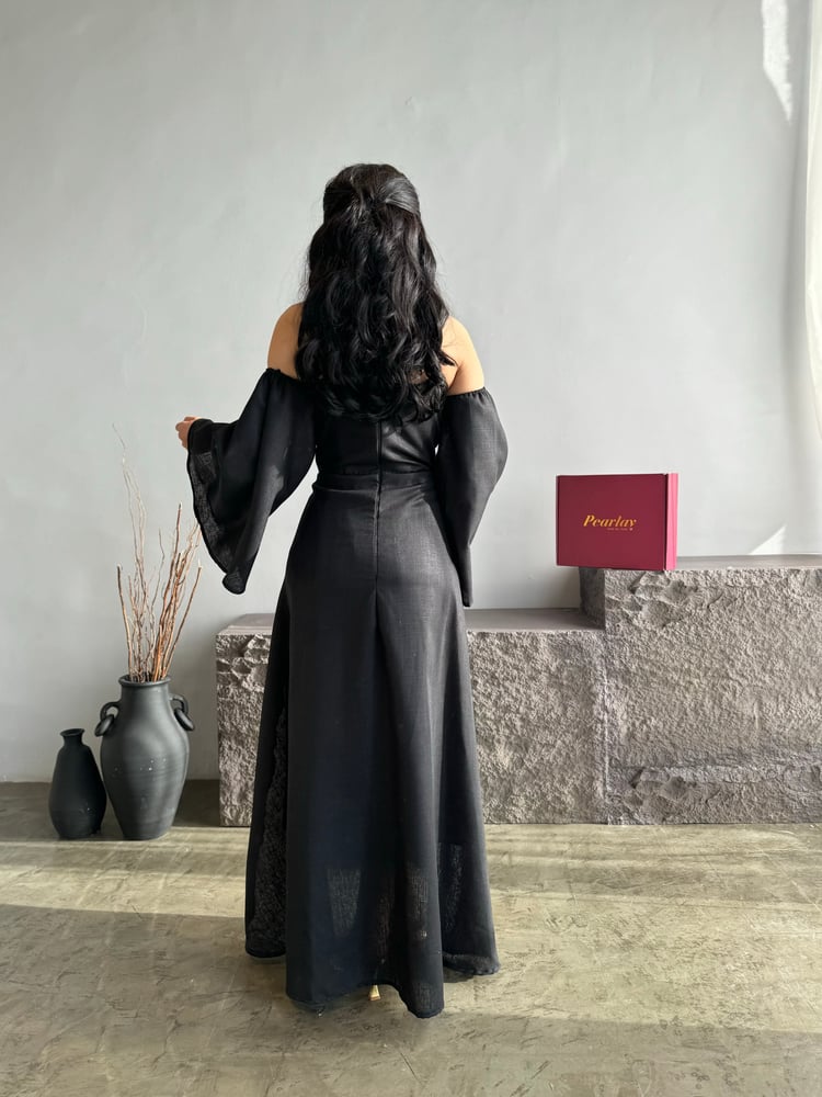 جلابية رمضانيه لونين ابيض واسود مع اكمام منفصله