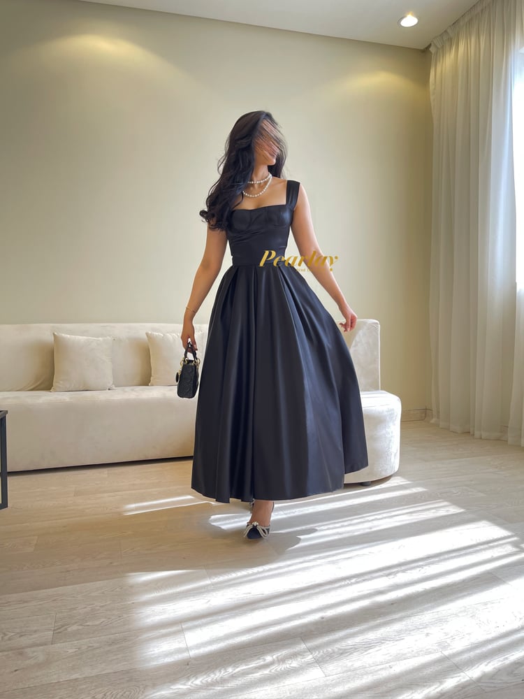 Classy vintage black dress