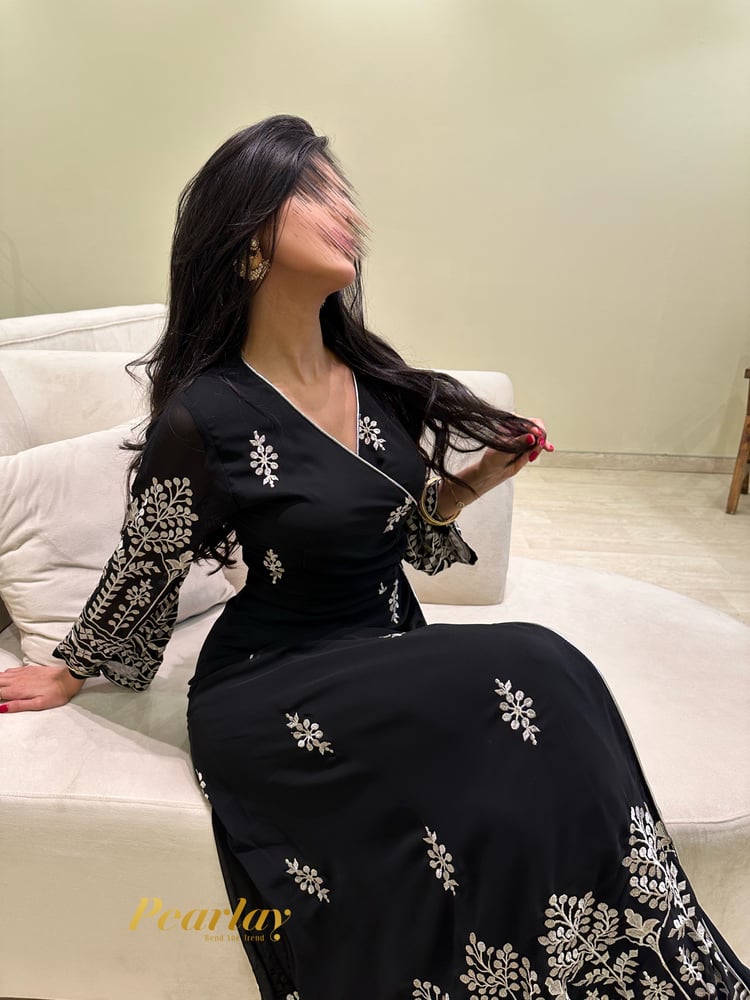 جلابية اسود اكمام طويله