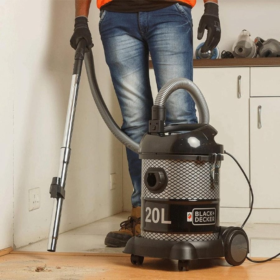بلاك اند ديكر مكنسة برميل 20 لتر 2000 واط اسود BV2000-B5