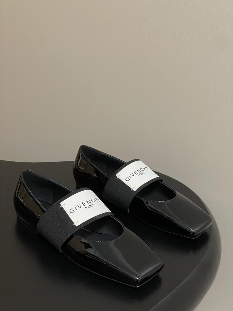 Givenchy flat