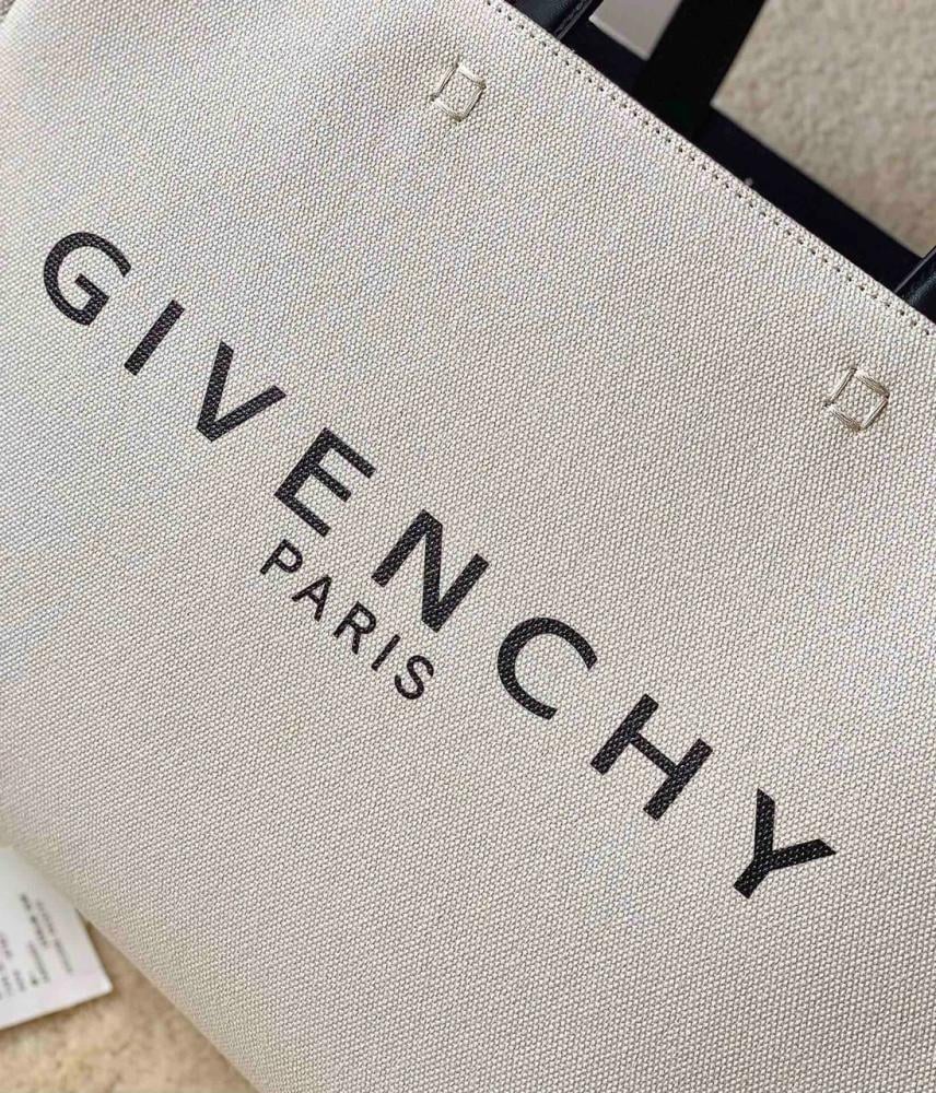 Givenchy 37cm
