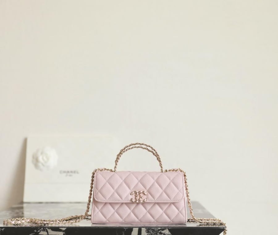Chanel 19cm