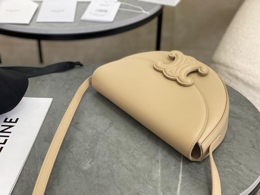 Celine 23cm
