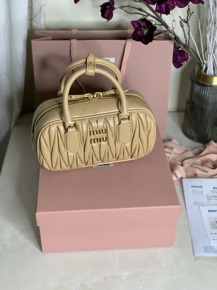 Miu Miu 22cm