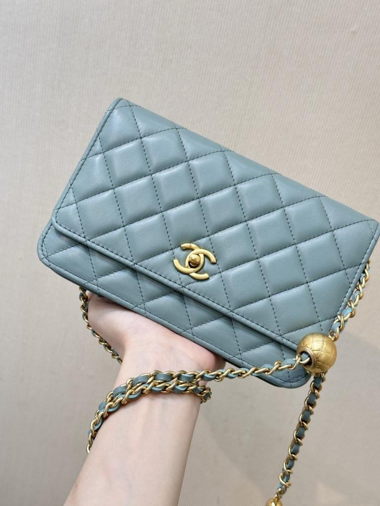 Chanel 19cm
