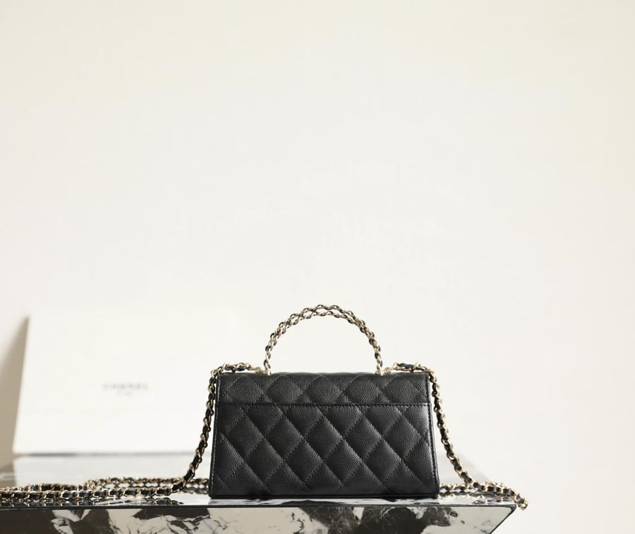 Chanel 19cm