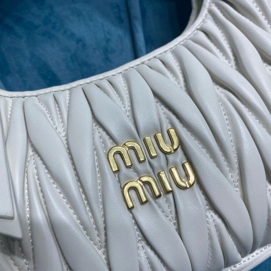 Miu Miu 23cm