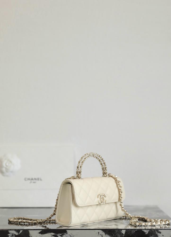 Chanel 19cm