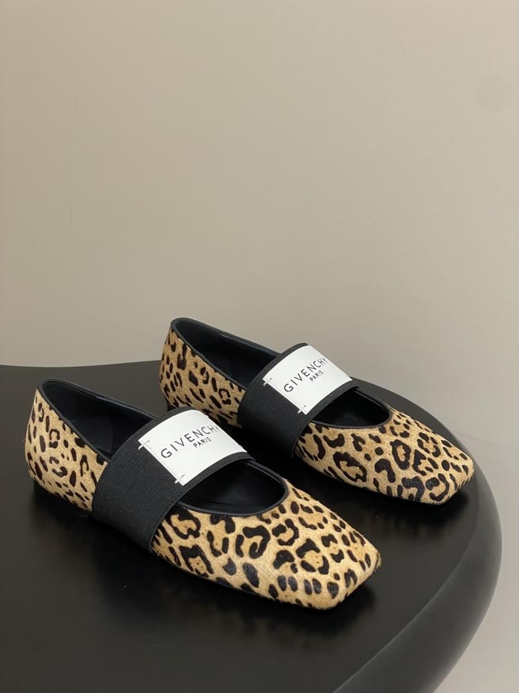 Givenchy flat