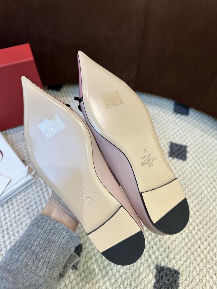 Valentino flat