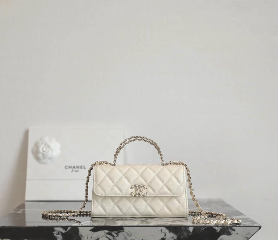 Chanel 19cm