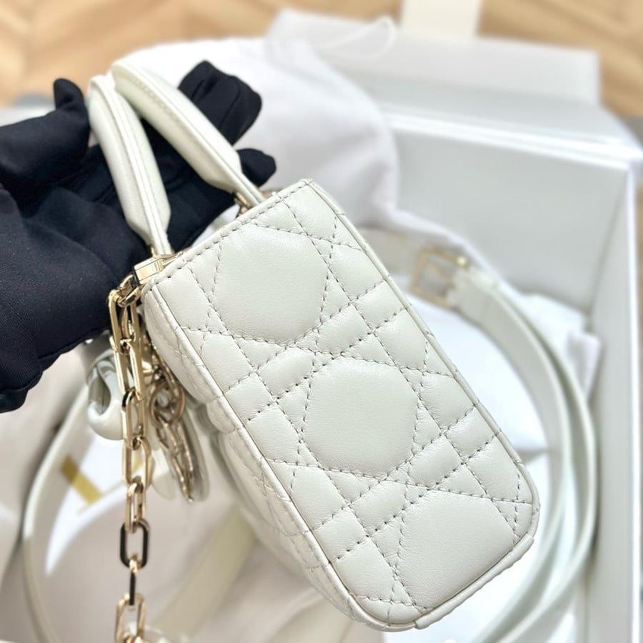 Dior 22cm حقيبة يد بيضاء مبطنة بسلسلة ذهبية