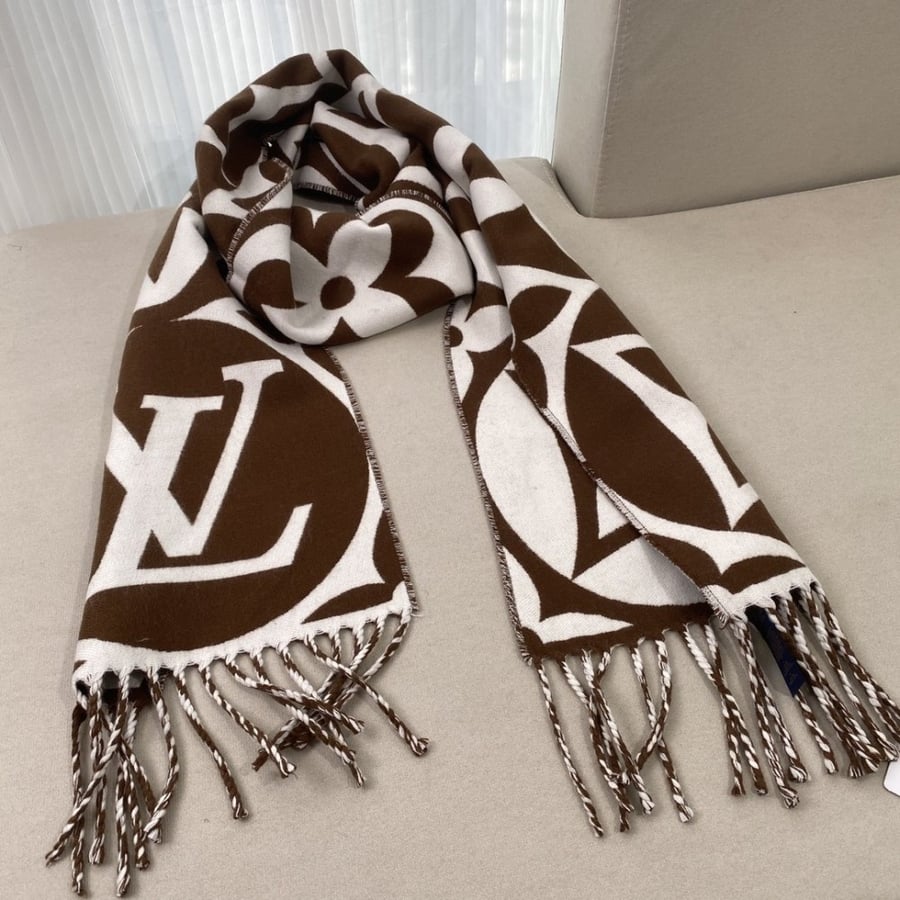 Lv scarf