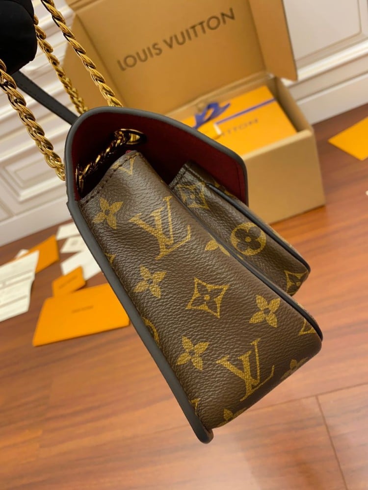 LV 24cm