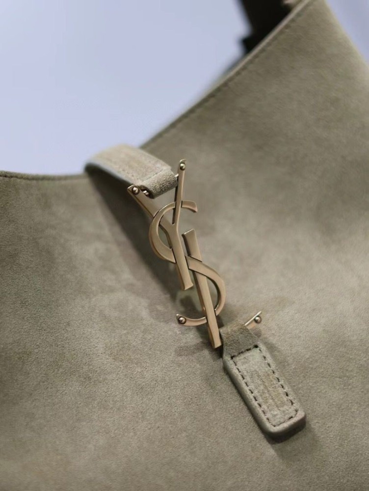 YSL 22cm