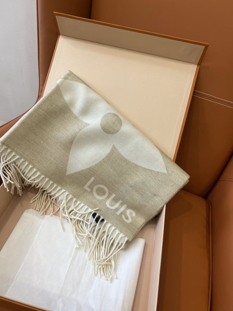 Lv scarf
