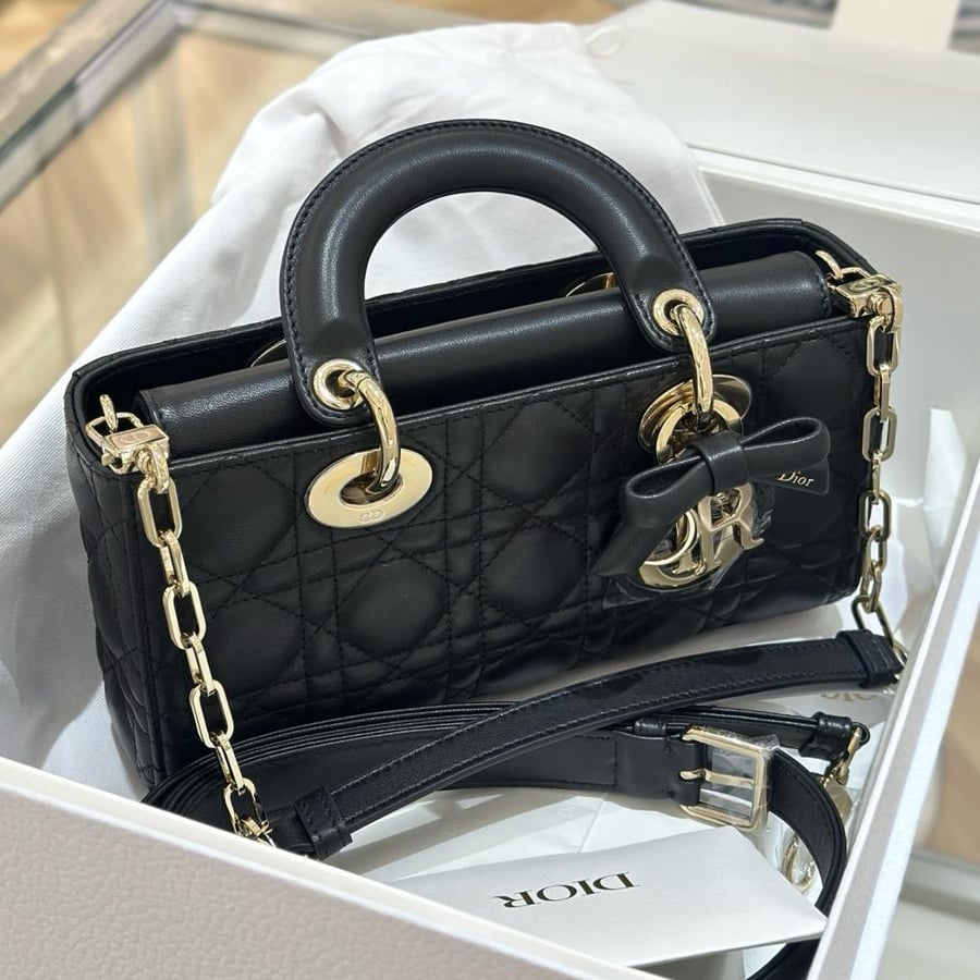حقيبة يد Dior 22cm سوداء مبطنة بسلسلة ذهبية وشعار Dior