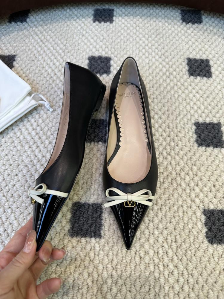 Valentino flat