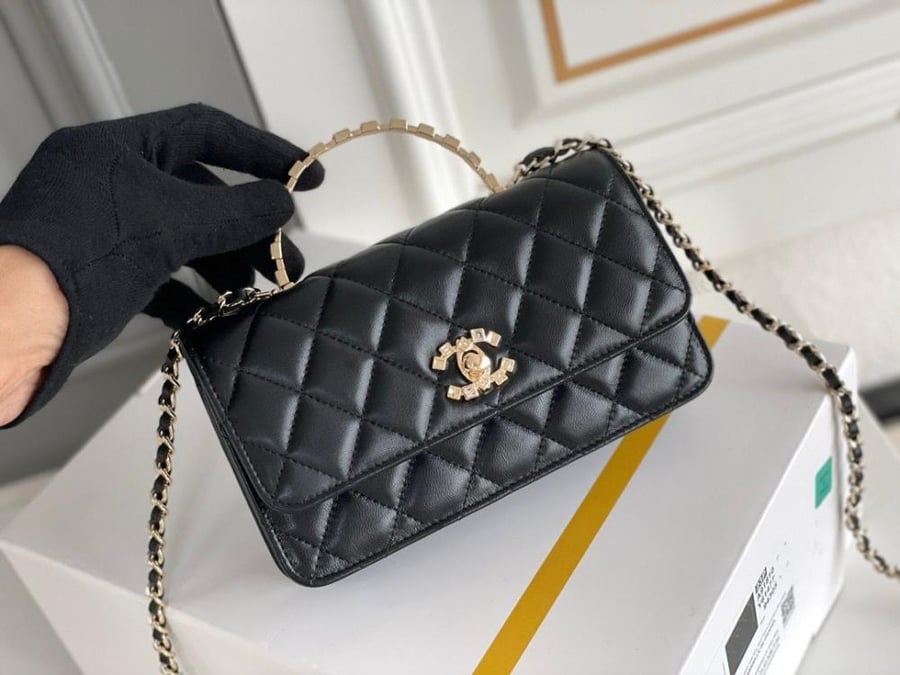 Chanel 19cm