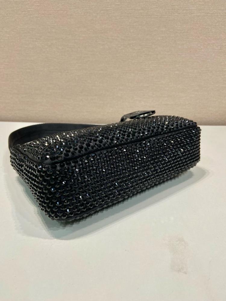 Prada 23cm