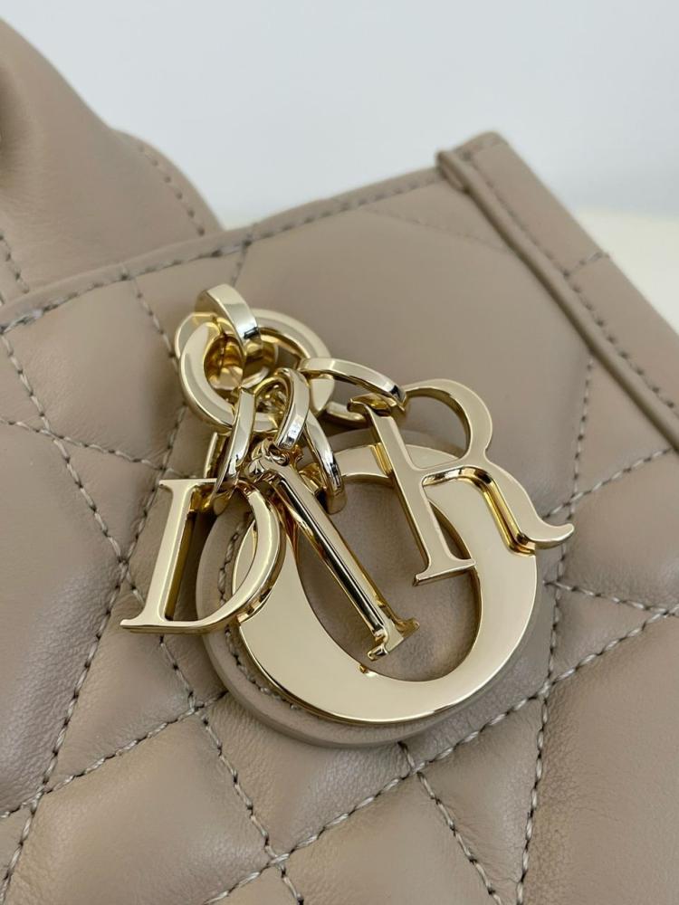 Dior 21cm