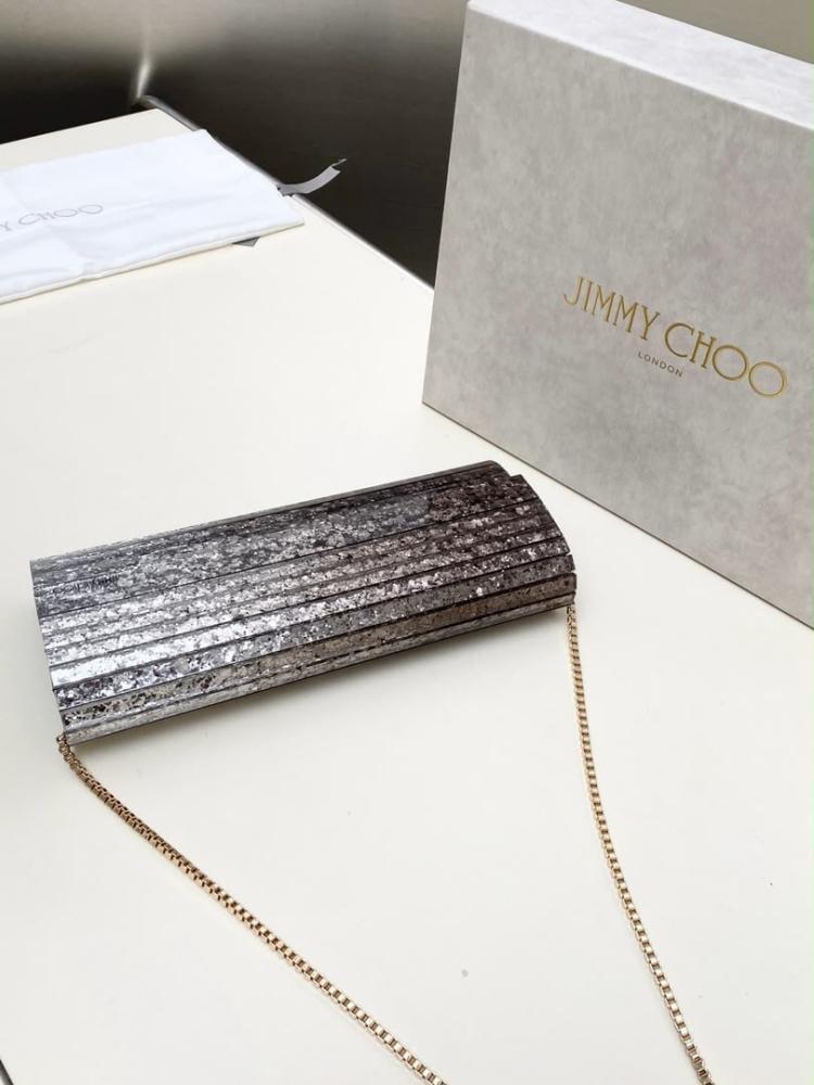 حقيبة Jimmy Choo 24cm بتصميم صلب وسلسلة ذهبية مع صندوق الماركة