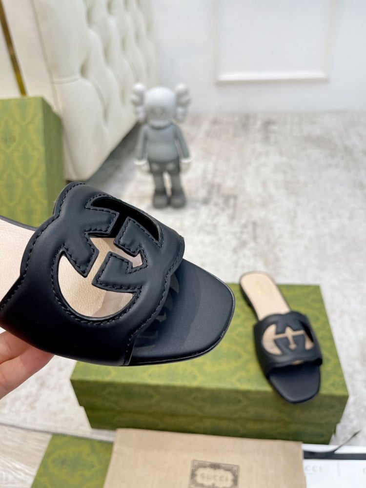 Gucci Cutout leather slides