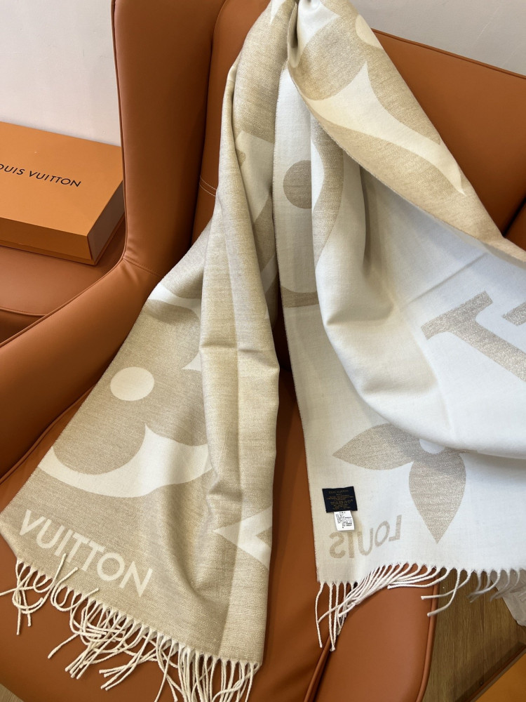 Lv scarf