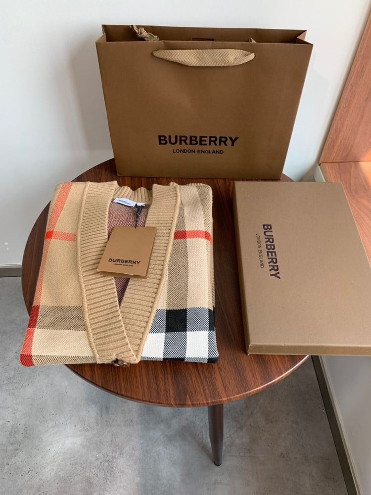Burberry sweater