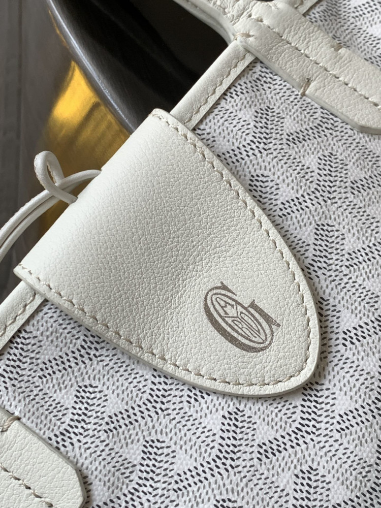 Goyard 20cm