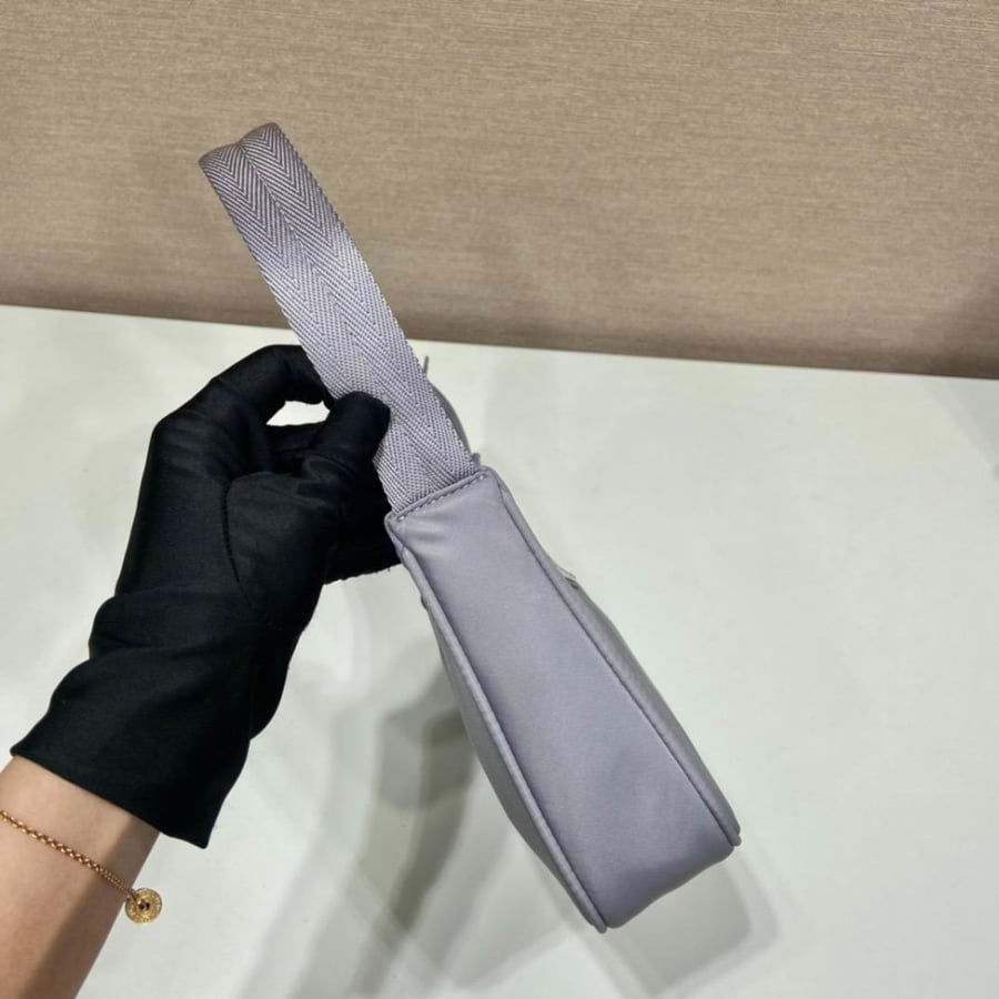 Prada 23cm