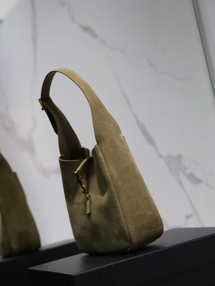 YSL 22cm