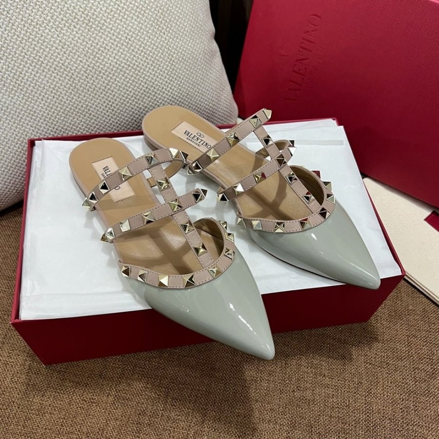 Valentino flat