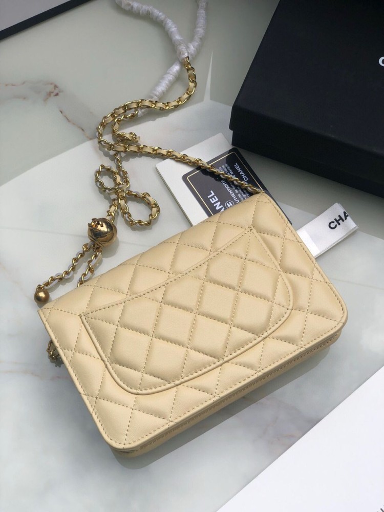 Chanel 19cm