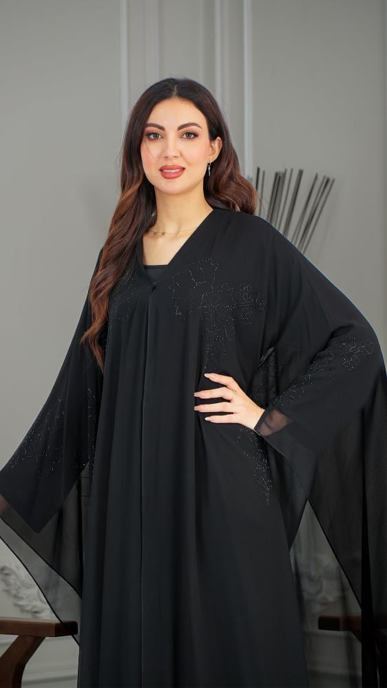 عبايه قطري بتطريز اسود