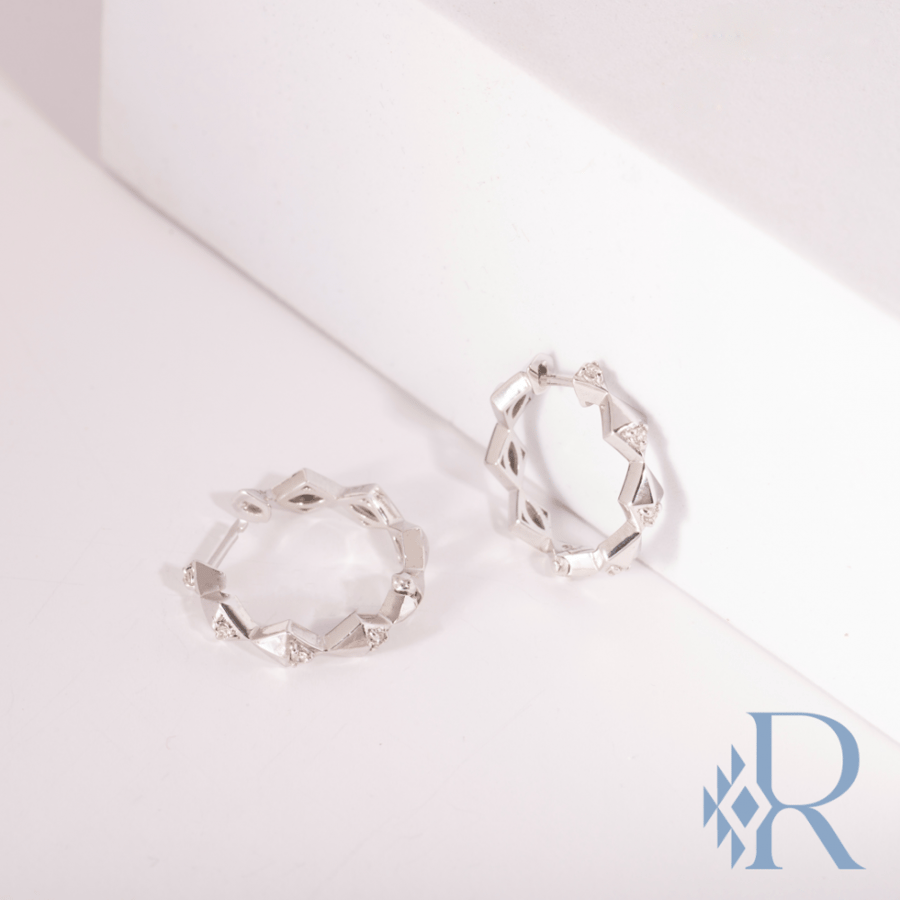 SE:19 Silver Earrings with Diamond -  حلق فضي مع الماس