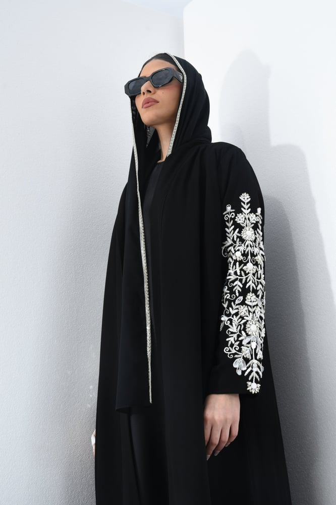 L113-عباية A-cut  تطريز