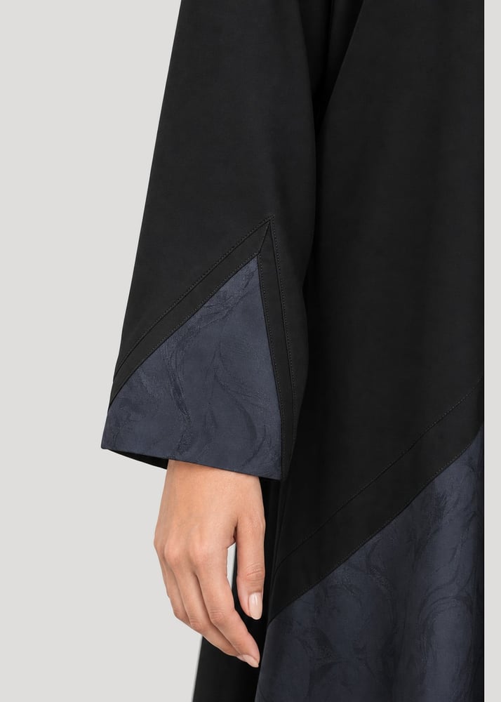 L349 - عباية A-cut