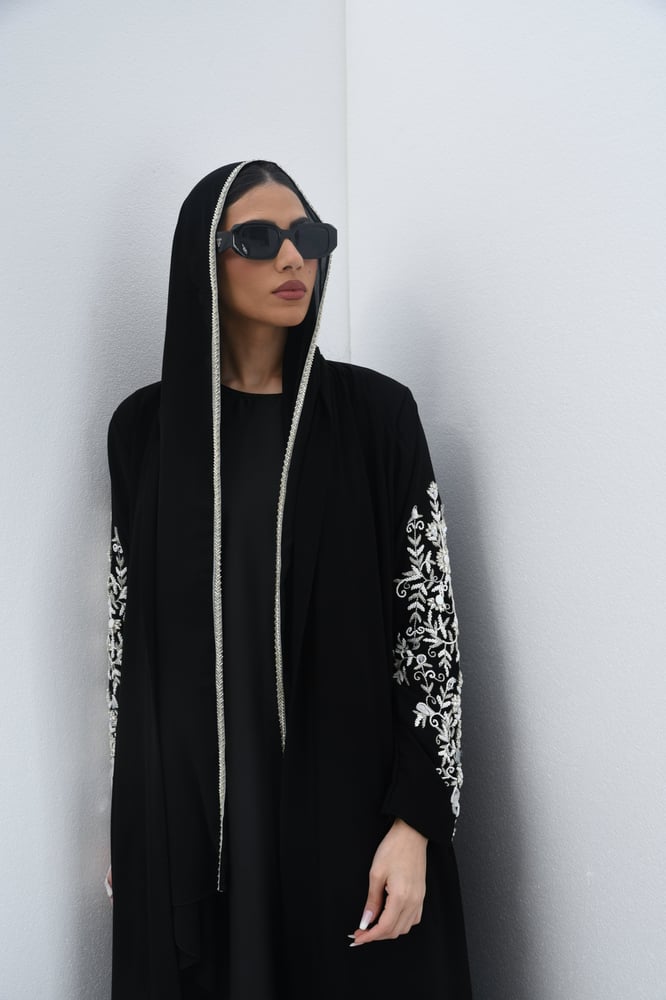 L113-عباية A-cut  تطريز