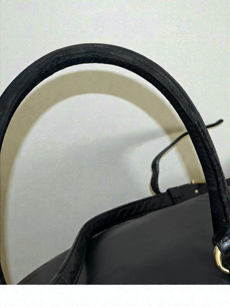 Juicy black Leather Handbag
