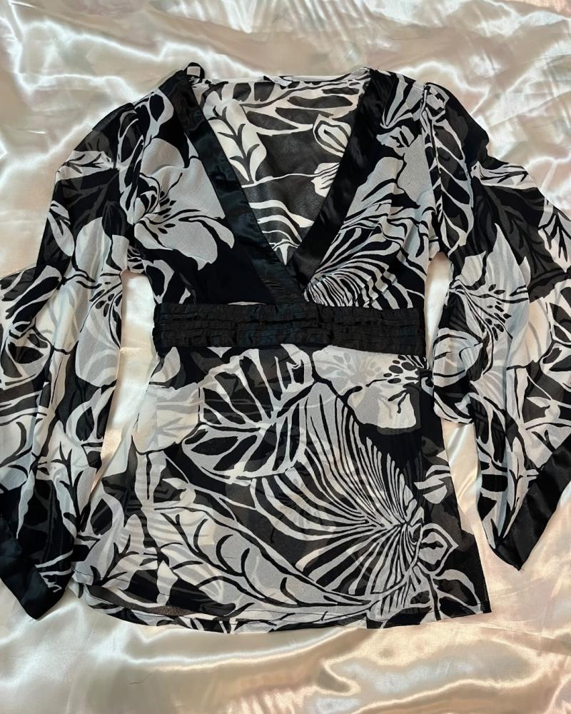 Evie Black and White Tropical Leaf Print V-Neck Tunic Blouse - Size 14