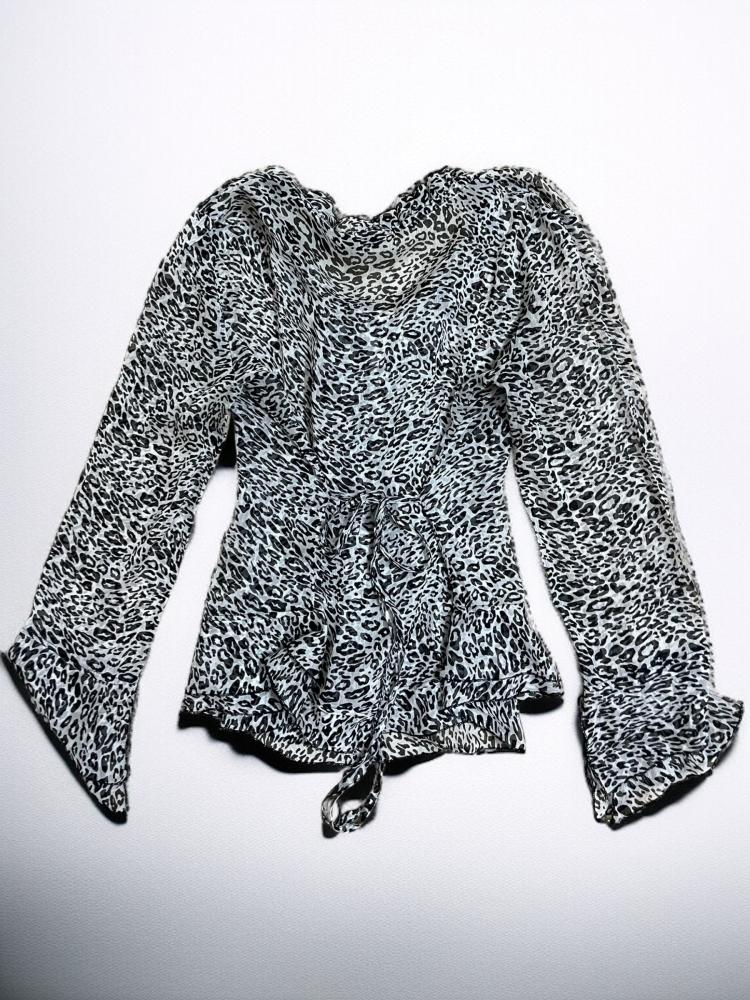Black and white top .size:L-xl