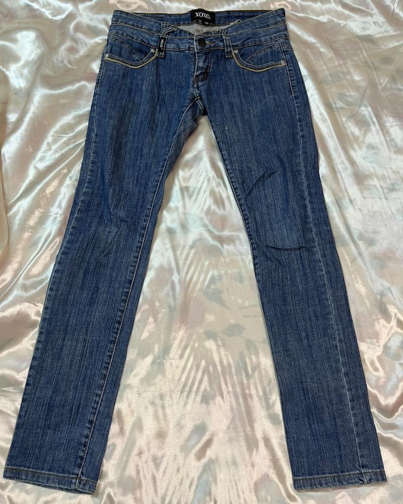 XOXO Medium Wash Low-Rise Straight Leg Jeans - Size 7/8 -s