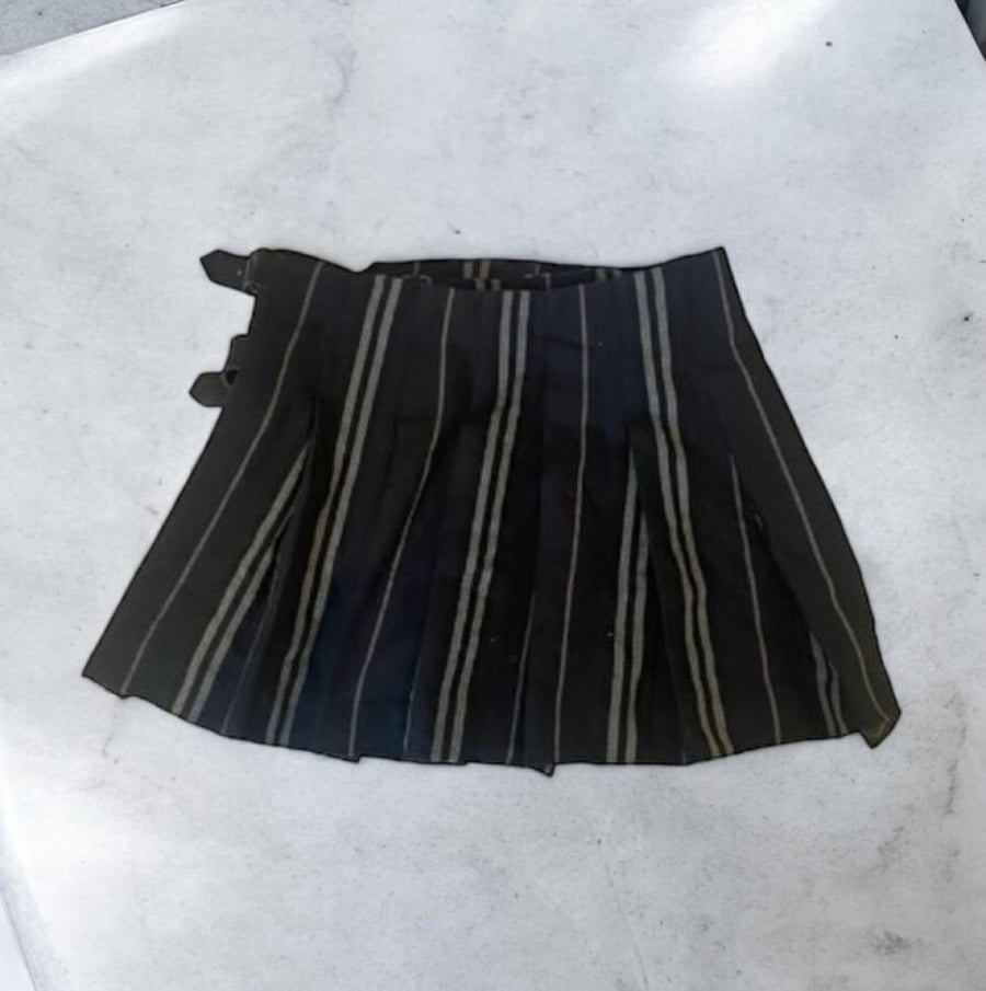 Burberry mini black skirt Size :s
