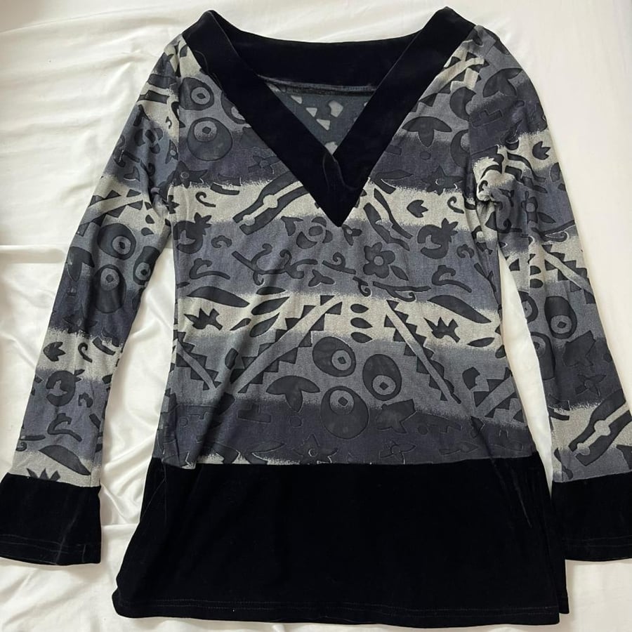 Grey and Black Abstract Pattern Long-Sleeve Top with Velvet Trim - size L