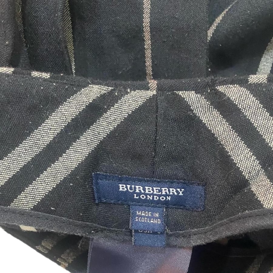 Burberry mini black skirt Size :s