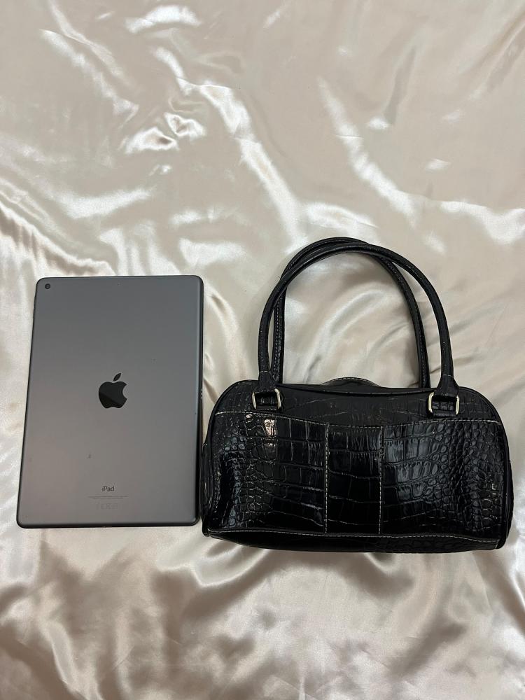 Liz Claiborne Black Croc Embossed Leather Bag