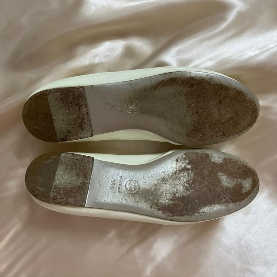 Chanel Off-White Patent Leather Camellia Ballet Flats - Size 39.5